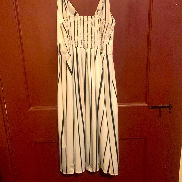 Pretty Dress - Picture 3 of 3